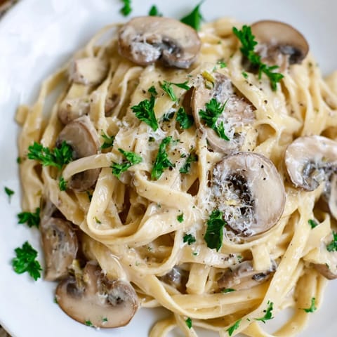 Creamy Mushroom Alfredo Pasta